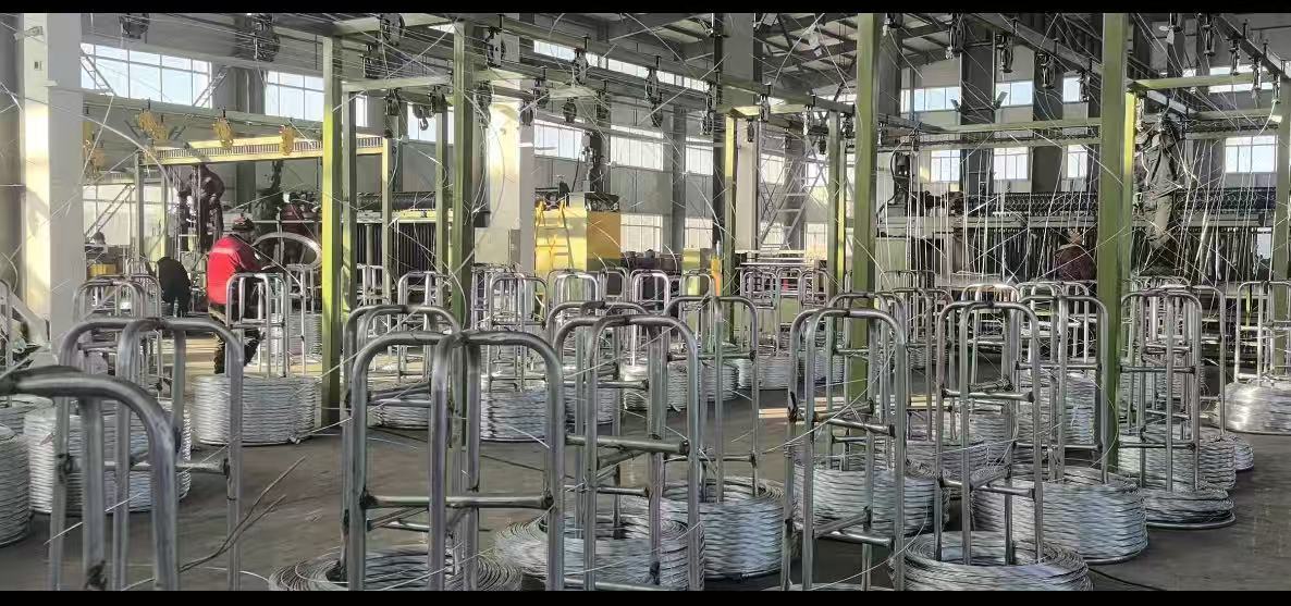 Neueste Unternehmensblogs über Gabion-Hersteller vergrößert die Produktion nach Einführung der JINLIDA-CNC-Technologie