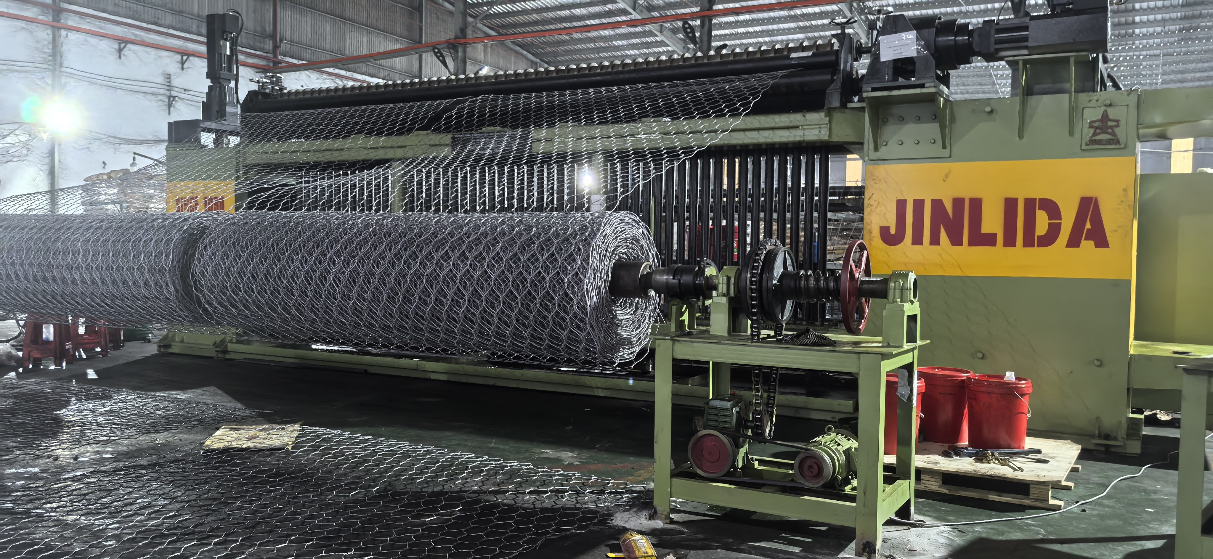 Neueste Unternehmensblogs über How to Reduce Wire Breakage on a Gabion Mesh Machine: A Practical Maintenance Guide